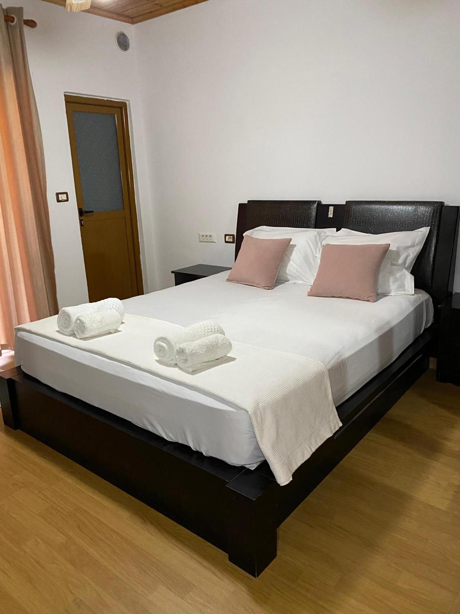 Bertis Guest House Gjirokastër Екстериор снимка